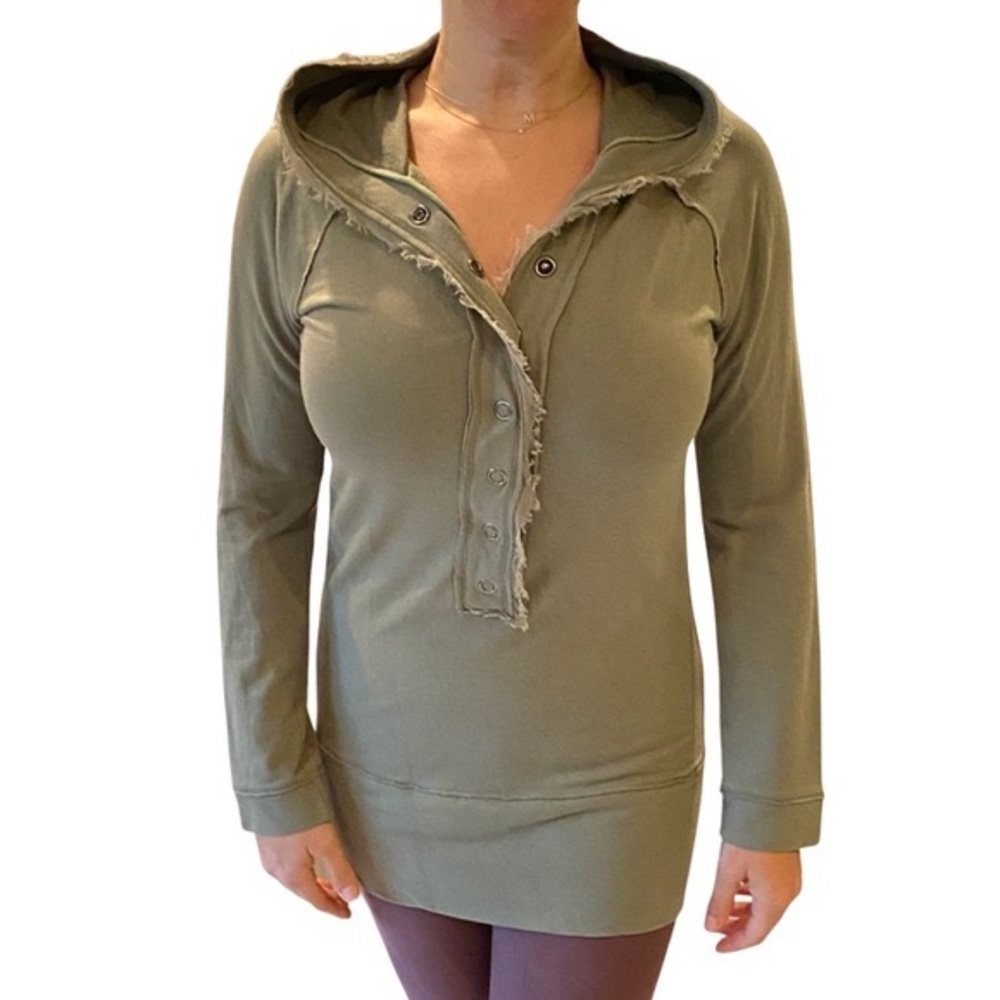 Linq boutique slim button hoodie.